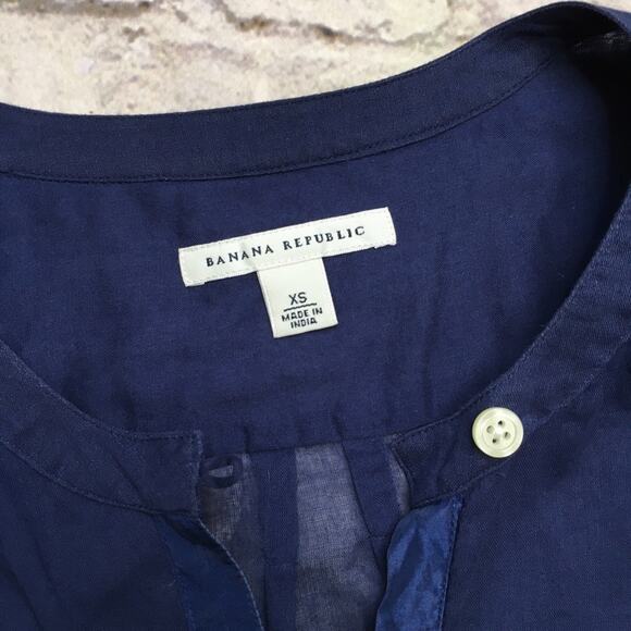 Banana Republic Lightweight, Sheer Long Sleeve - Picture 3 of 5